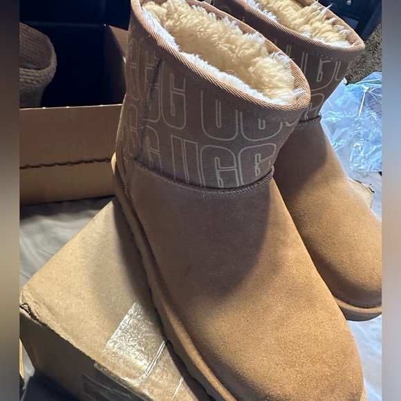 Uggs Classic mini II boot size 9 - Picture 6 of 6
